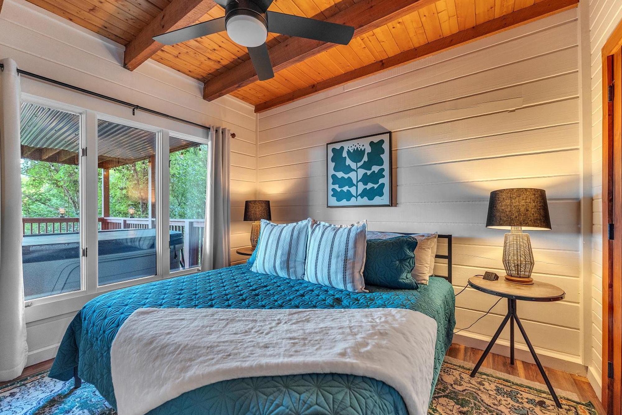 Family With Sauna, Hottub, Heavenly Views! Mins To Downtown!