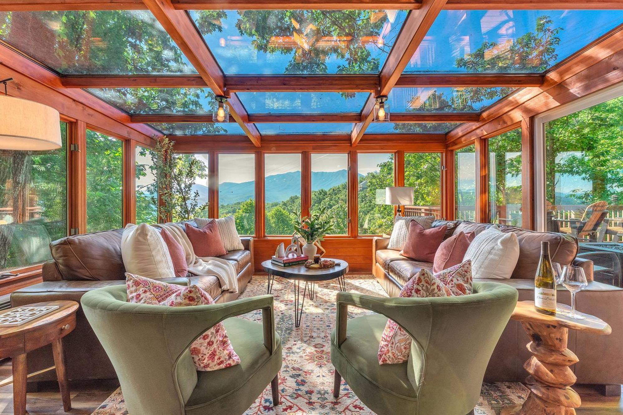 Chalet Family With Sauna, Hottub, Heavenly Views! Mins To Downtown! Gatlinburg