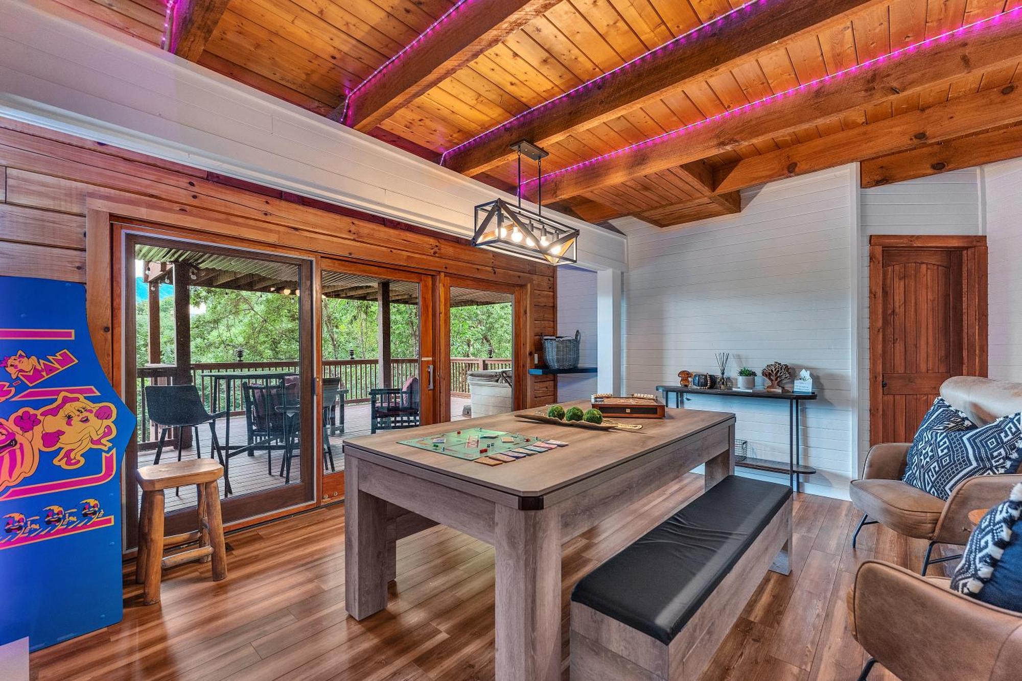 Family With Sauna, Hottub, Heavenly Views! Mins To Downtown! Chalet