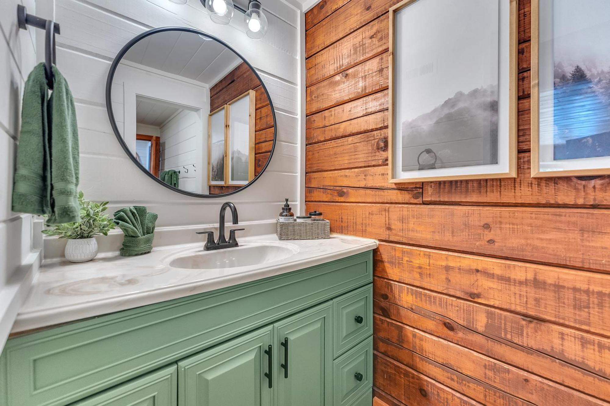 Family With Sauna, Hottub, Heavenly Views! Mins To Downtown! *