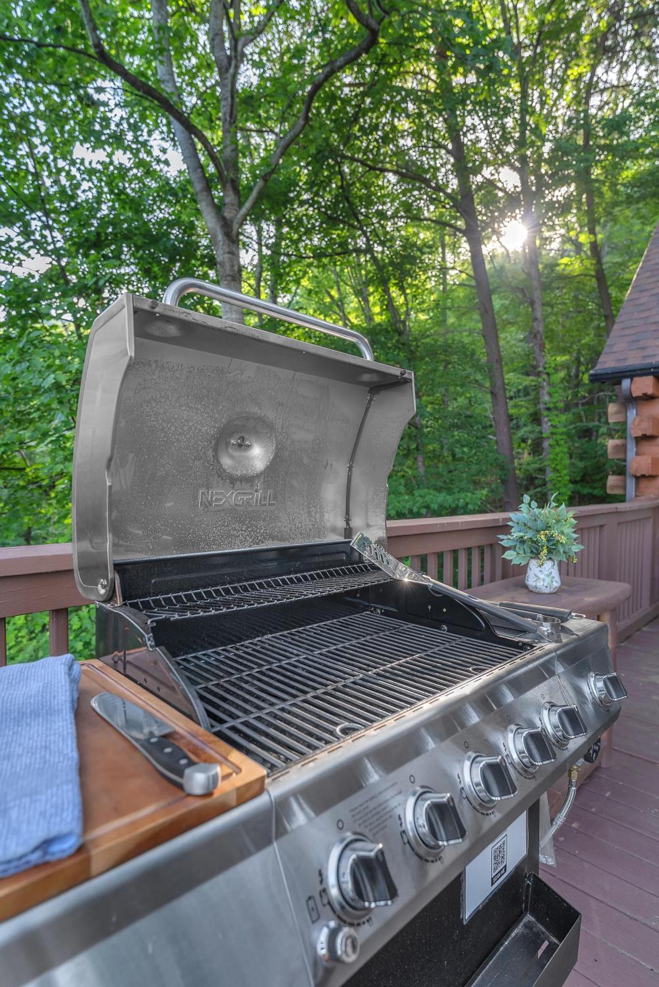 Family With Sauna, Hottub, Heavenly Views! Mins To Downtown! Chalet *