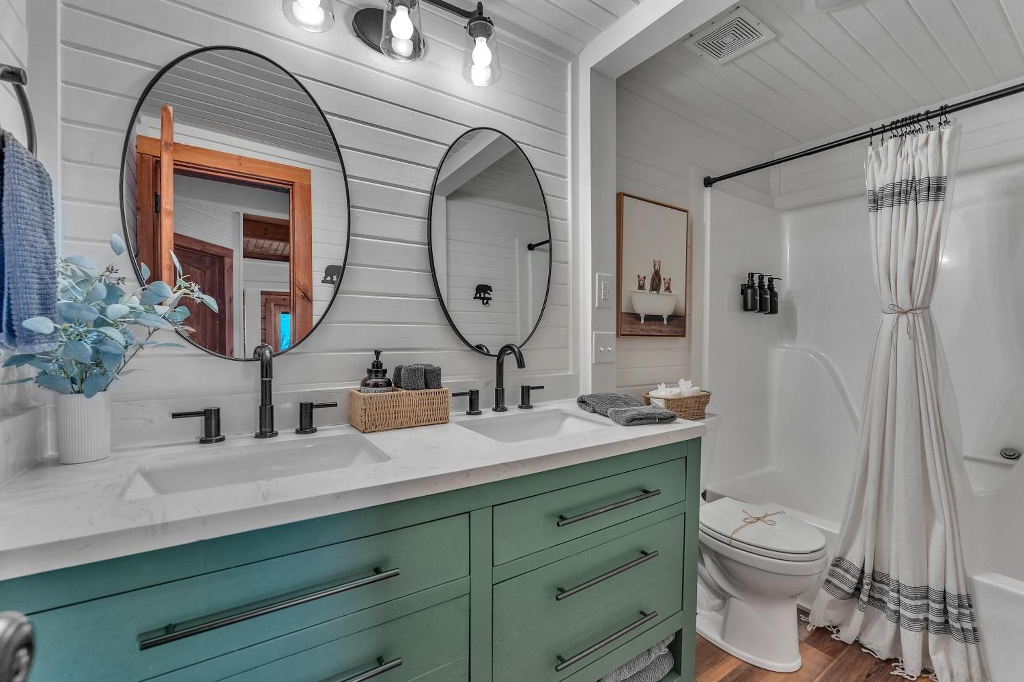 Chalet Family With Sauna, Hottub, Heavenly Views! Mins To Downtown! *