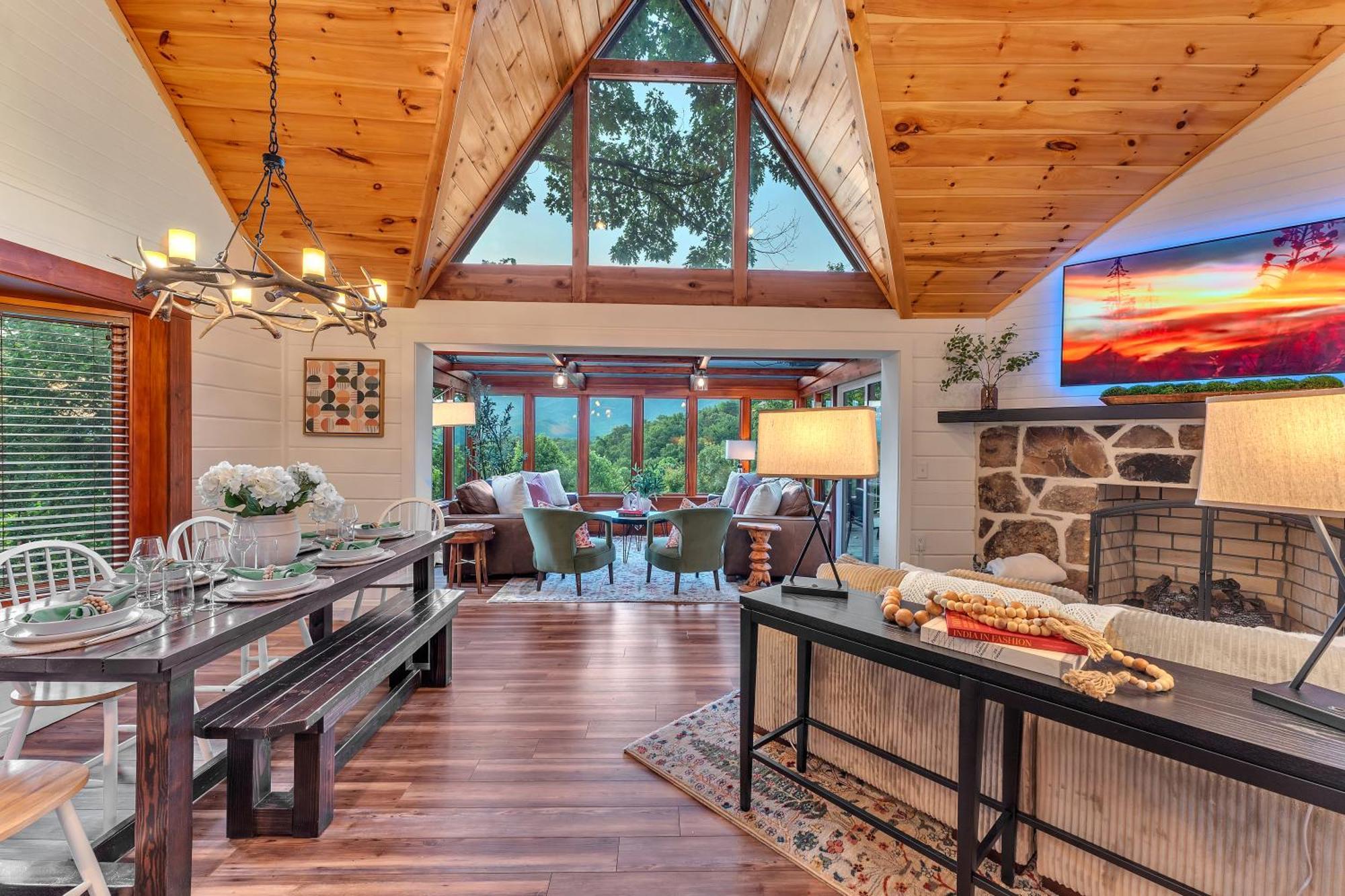 Chalet Family With Sauna, Hottub, Heavenly Views! Mins To Downtown! Gatlinburg