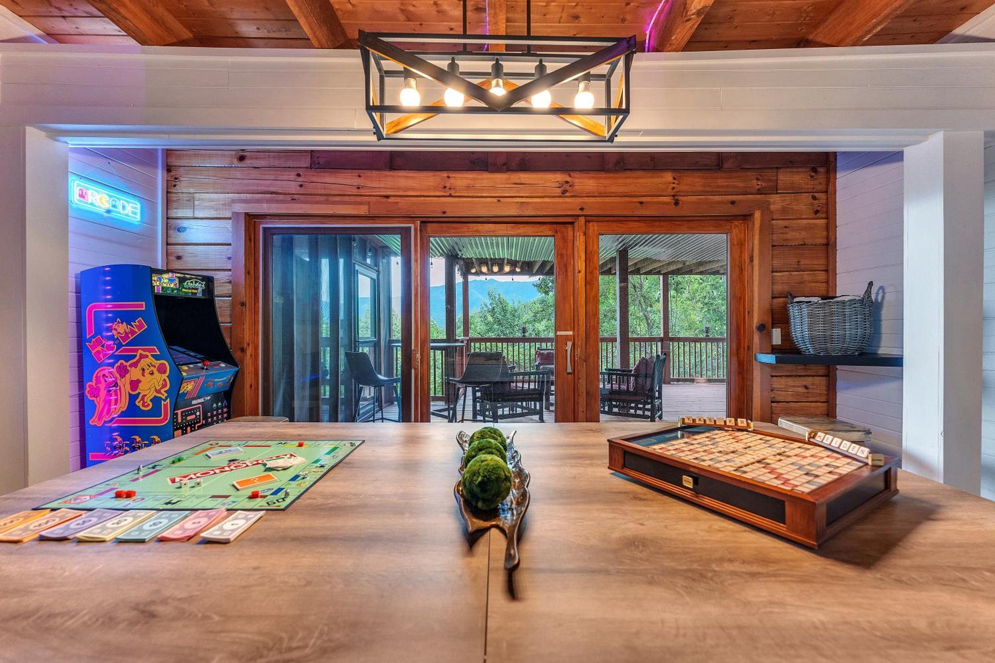 Chalet Family With Sauna, Hottub, Heavenly Views! Mins To Downtown! *