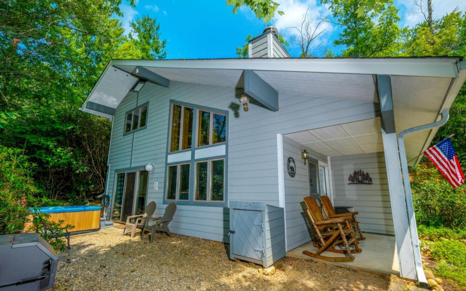 Black Bear Getaway Villa *