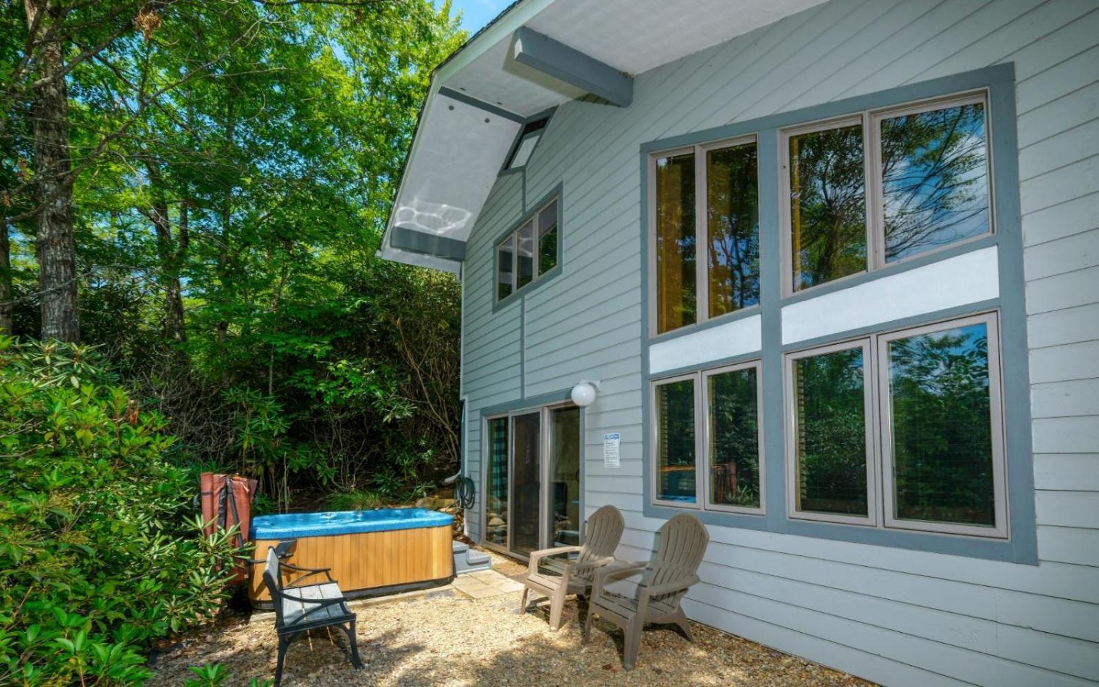Black Bear Getaway Villa *