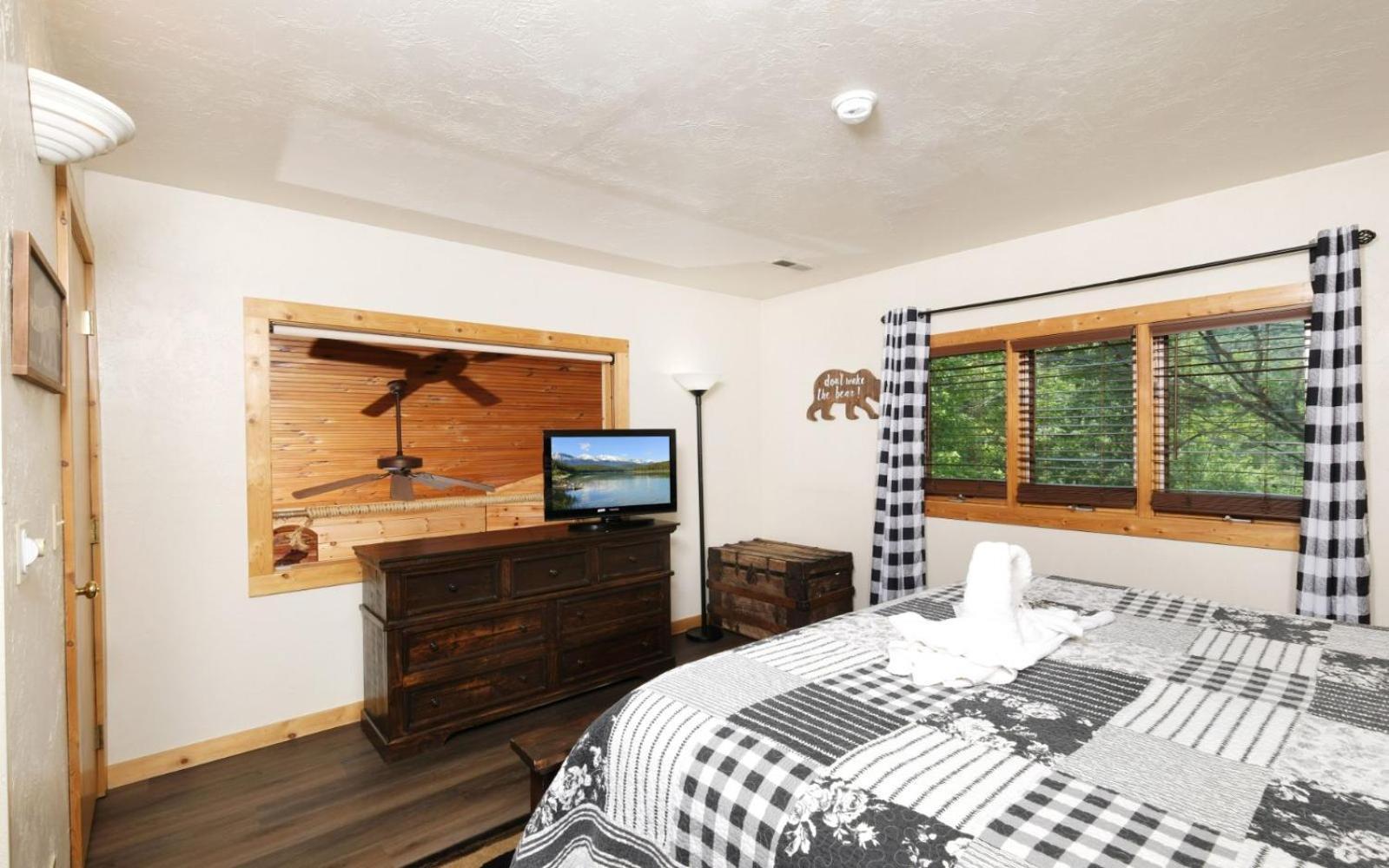 Black Bear Getaway Villa *