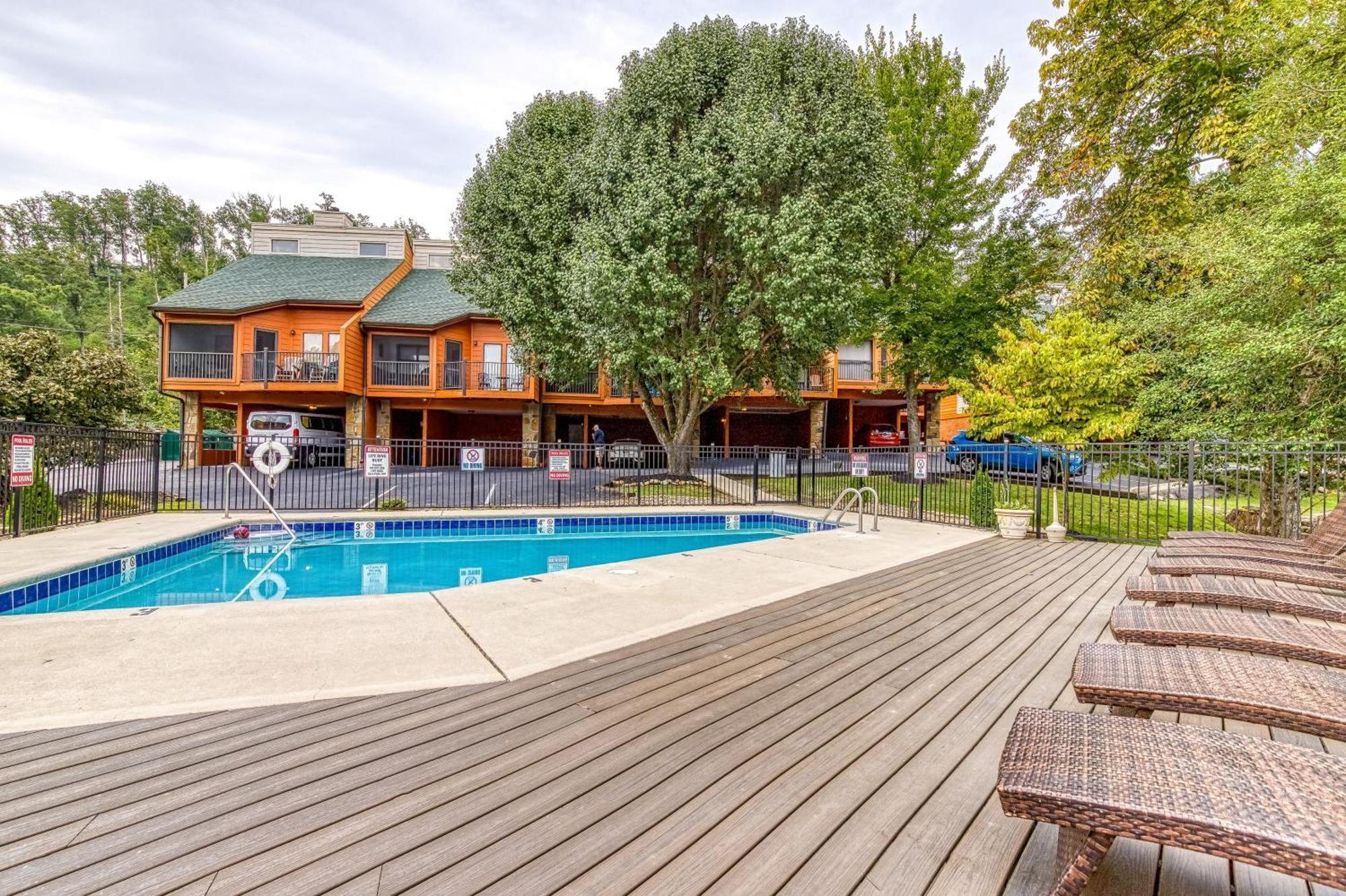 Downtown Prime Location Walk Everywhere In Gatlinburg3bed3bath Sleeps 8 *