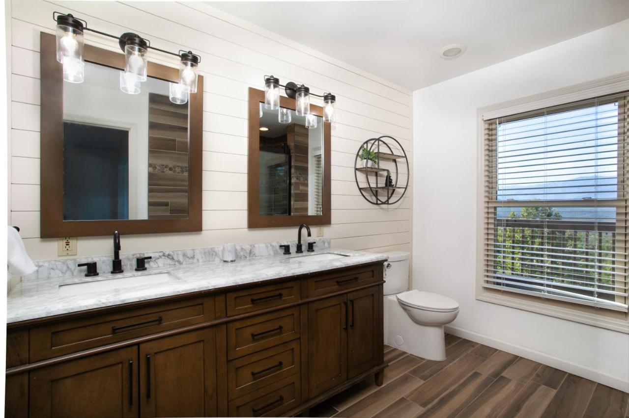 Pine Vista W Views Hot Tub Game Holiday home *