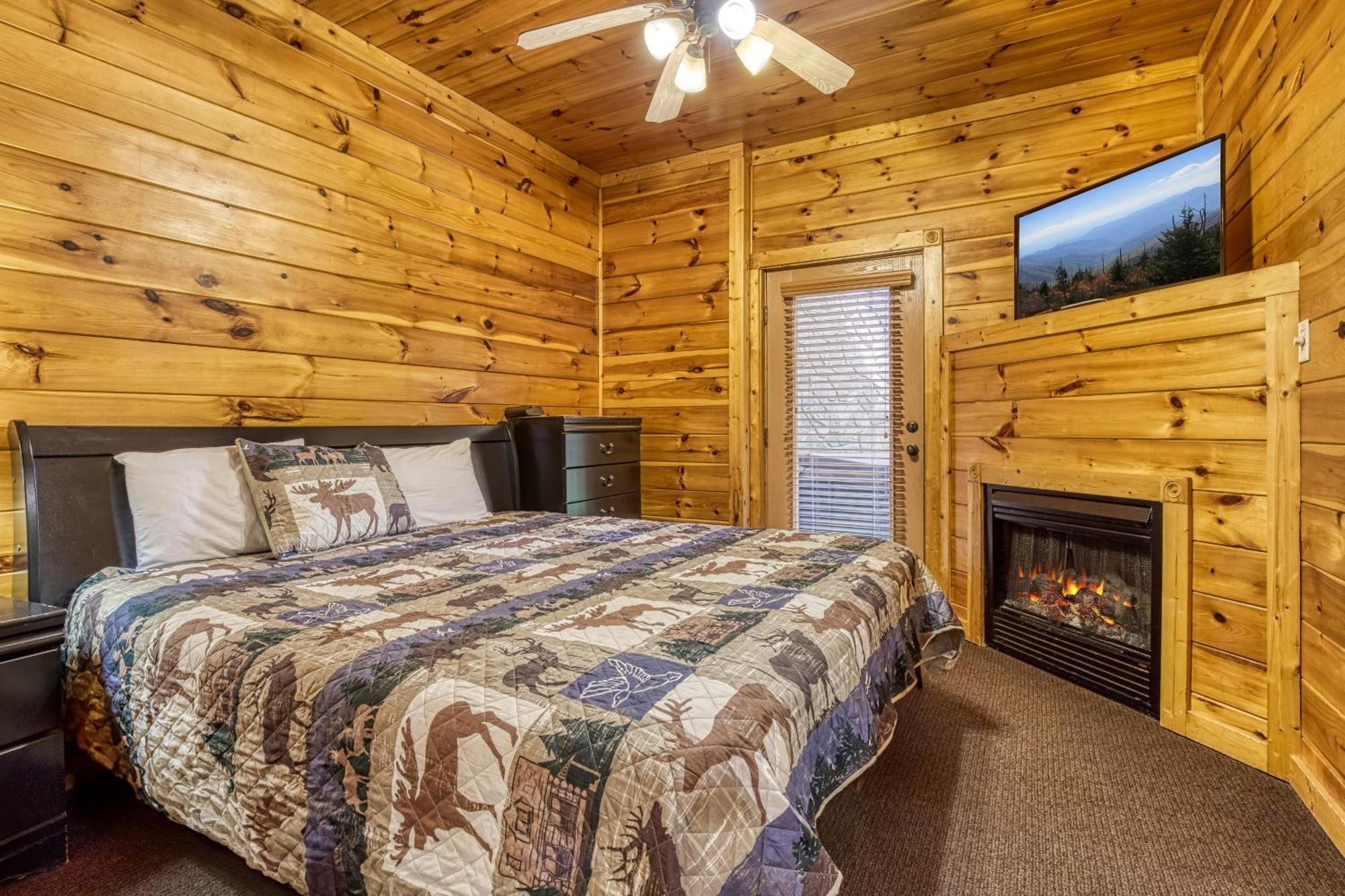 Perfect Getaway- Game Room, Mini Golf Course, Hot Tub, Pool Access Holiday home