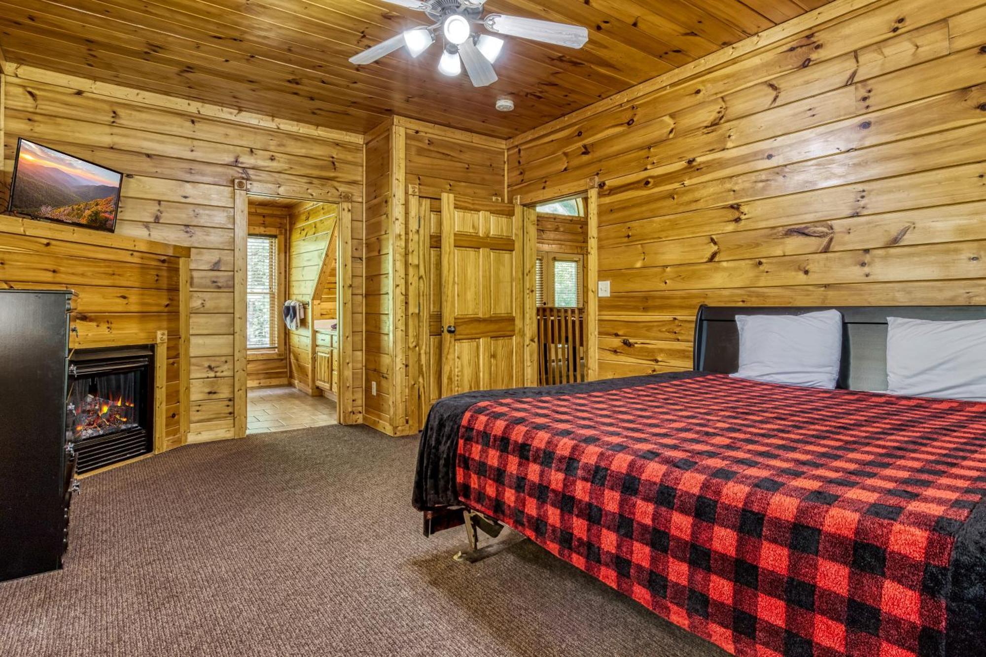 Perfect Getaway- Game Room, Mini Golf Course, Hot Tub, Pool Access Holiday home *