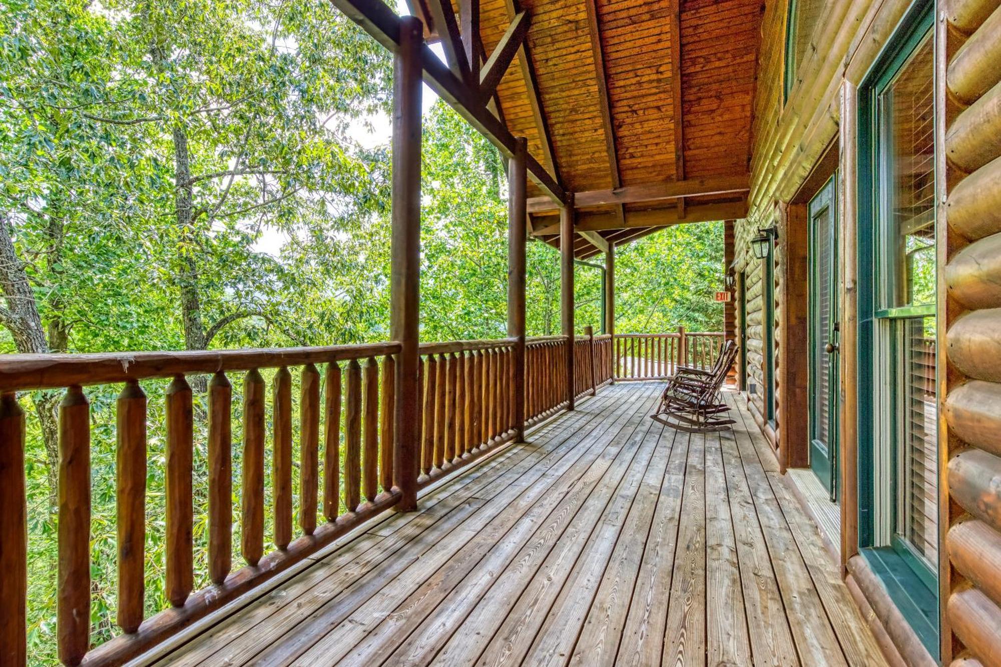 Perfect Getaway- Game Room, Mini Golf Course, Hot Tub, Pool Access Holiday home *