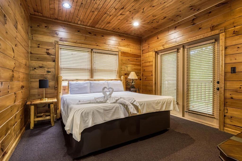 It's 5 O'clock Somewhere Hot Tub, Theater Room,1089 Free Tickets Each Paid Day, Dollywood And Gatlinburg