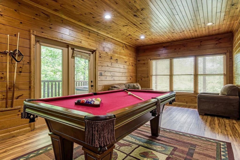 Holiday home It's 5 O'clock Somewhere Hot Tub, Theater Room,1089 Free Tickets Each Paid Day, Dollywood And *