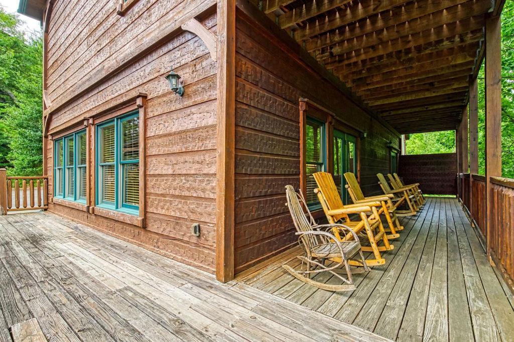Holiday home It's 5 O'clock Somewhere Hot Tub, Theater Room,1089 Free Tickets Each Paid Day, Dollywood And