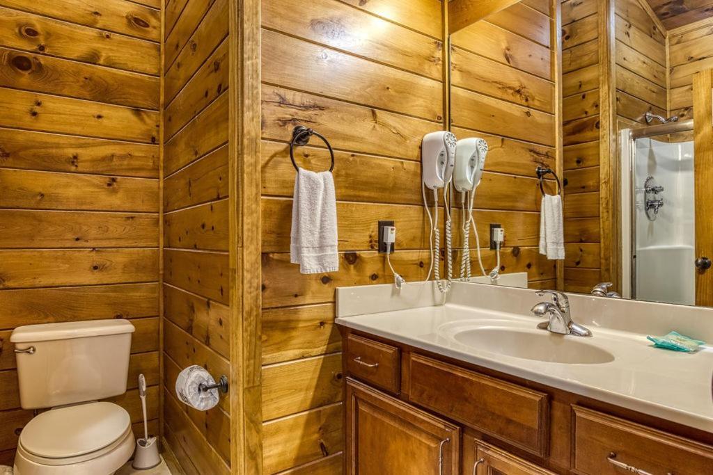 Holiday home It's 5 O'clock Somewhere Hot Tub, Theater Room,1089 Free Tickets Each Paid Day, Dollywood And Gatlinburg