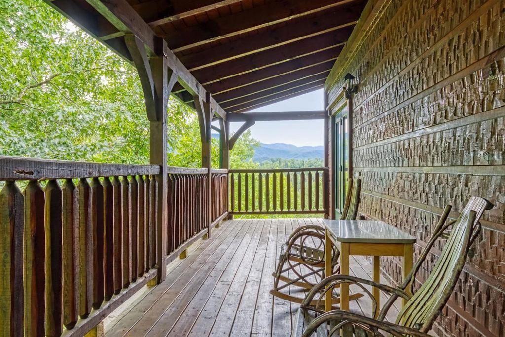 It's 5 O'clock Somewhere Hot Tub, Theater Room,1089 Free Tickets Each Paid Day, Dollywood And Holiday home
