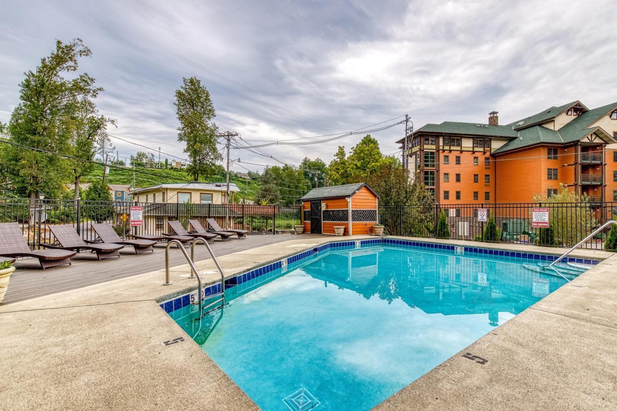 Downtown Prime Location Walk Everywhere In Gatlinburg3bed3bath Sleeps 8 Holiday home *