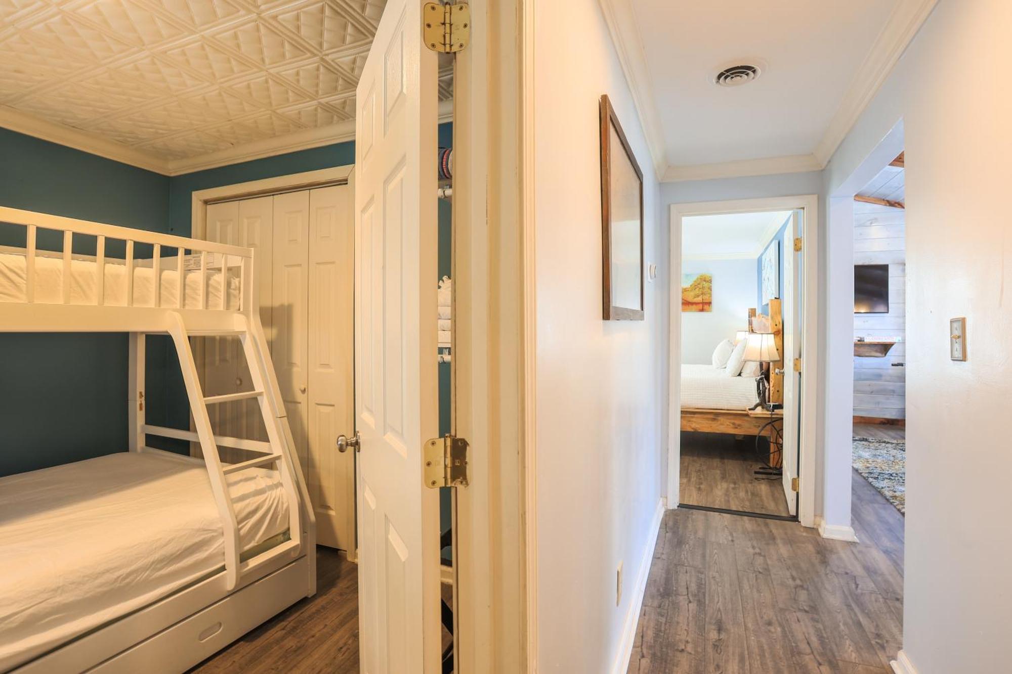Relaxing 3br 1 Mile To Main St Attractions Views Chalet *