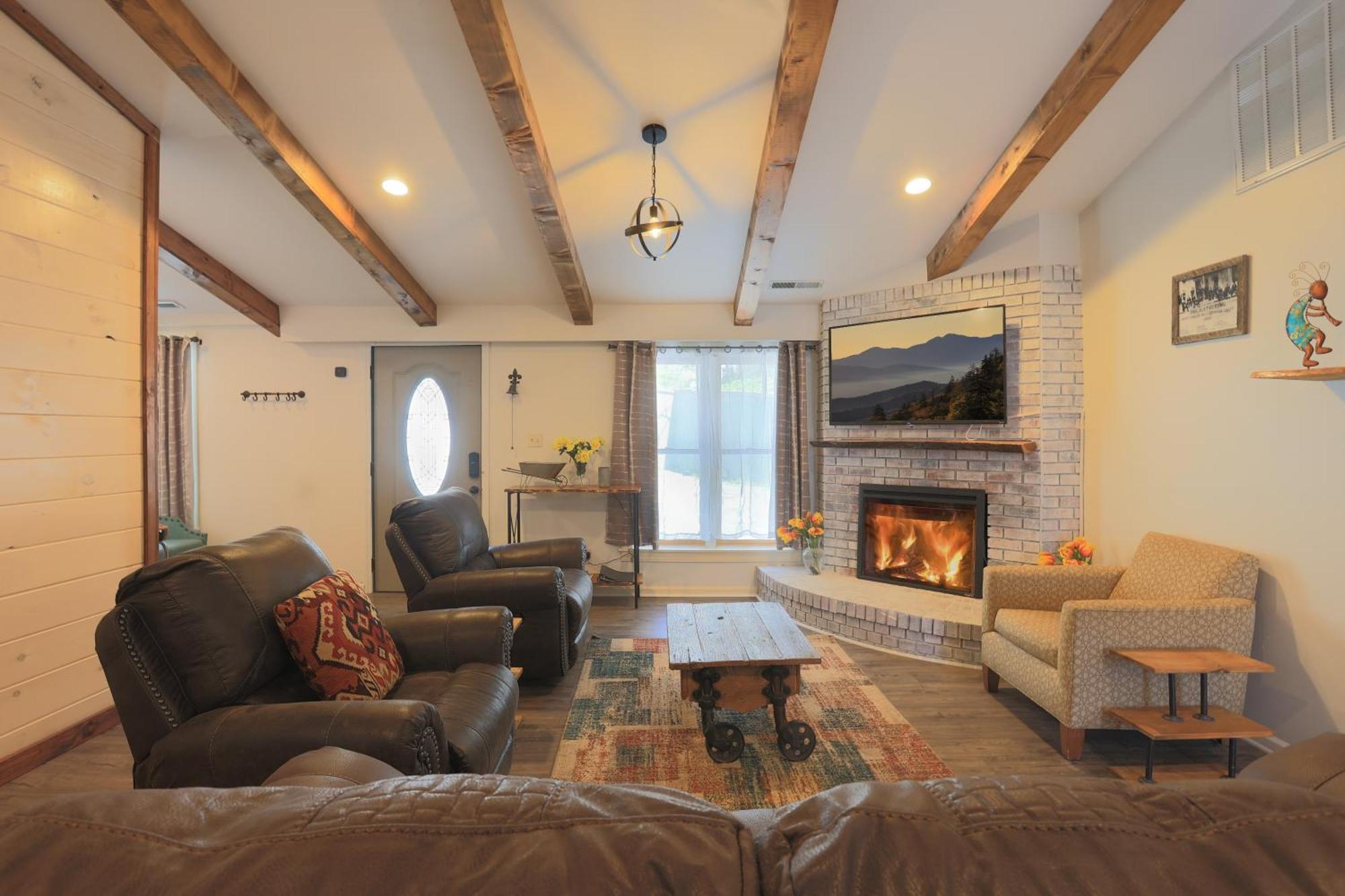 Relaxing 3br 1 Mile To Main St Attractions Views Chalet