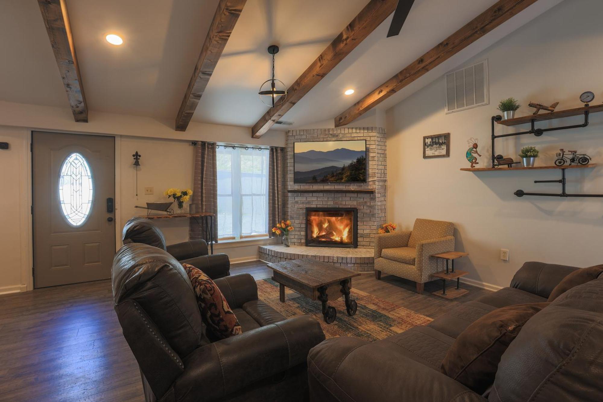 Relaxing 3br 1 Mile To Main St Attractions Views Chalet *