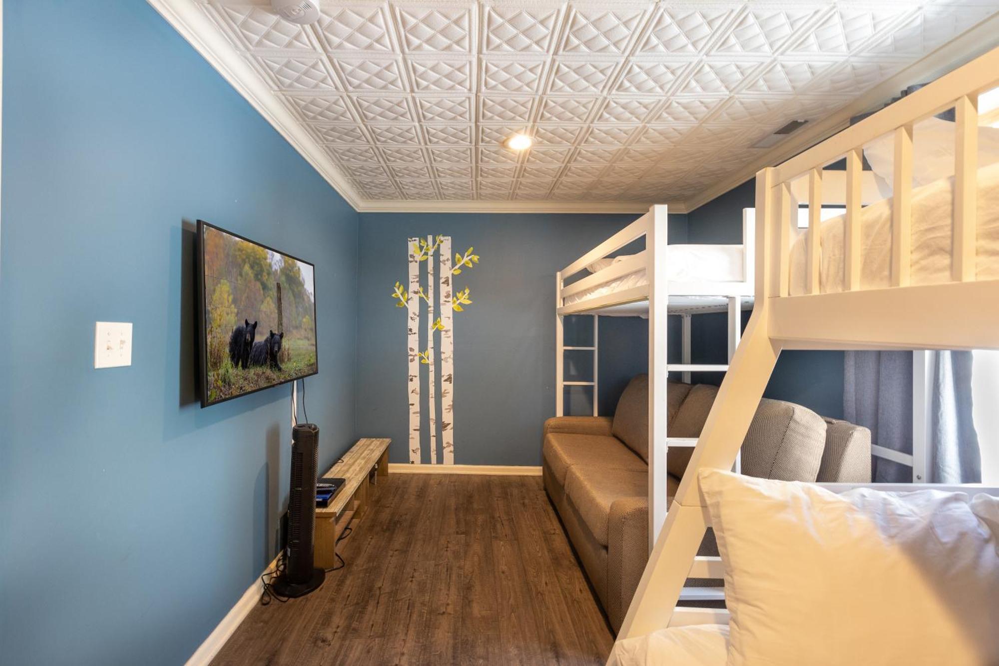 Relaxing 3br 1 Mile To Main St Attractions Views Chalet