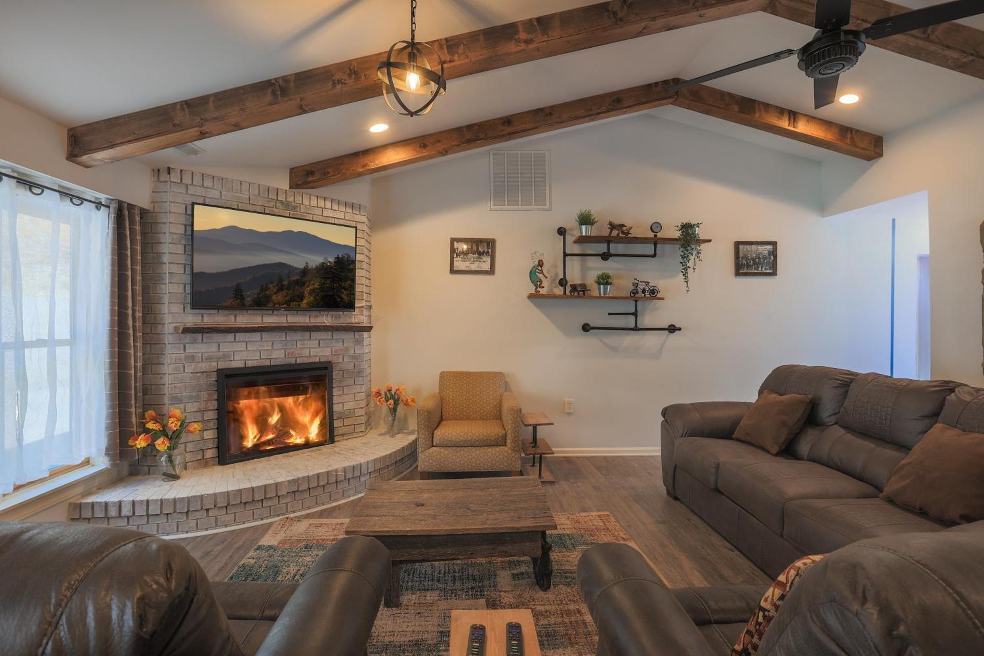 Chalet Relaxing 3br 1 Mile To Main St Attractions Views