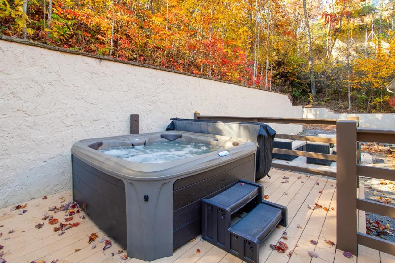 Bigfoots Hideout Hot Tub Lifesize Games Theater Gatlinburg