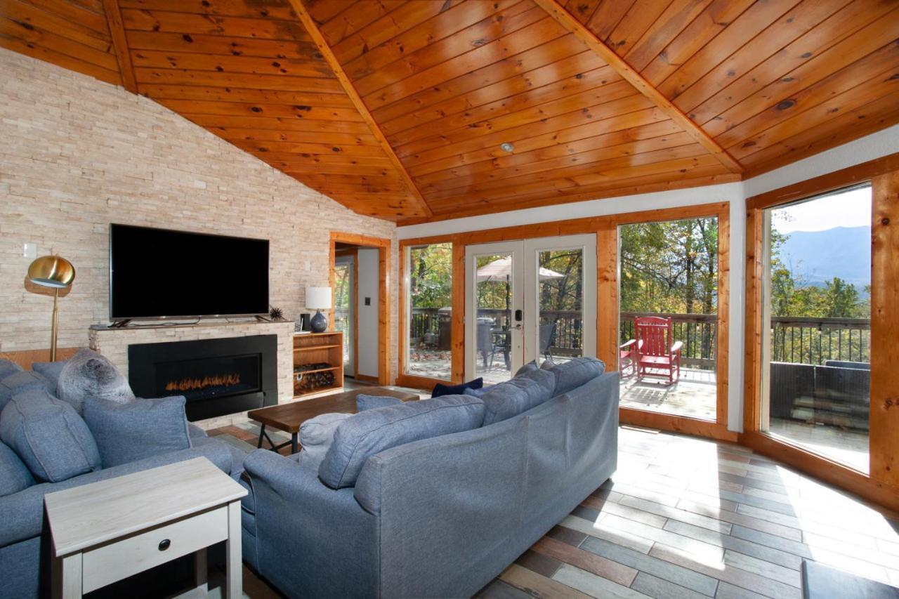 Birchwood Bliss Fireplace Grill Outdoor Lounge * Gatlinburg