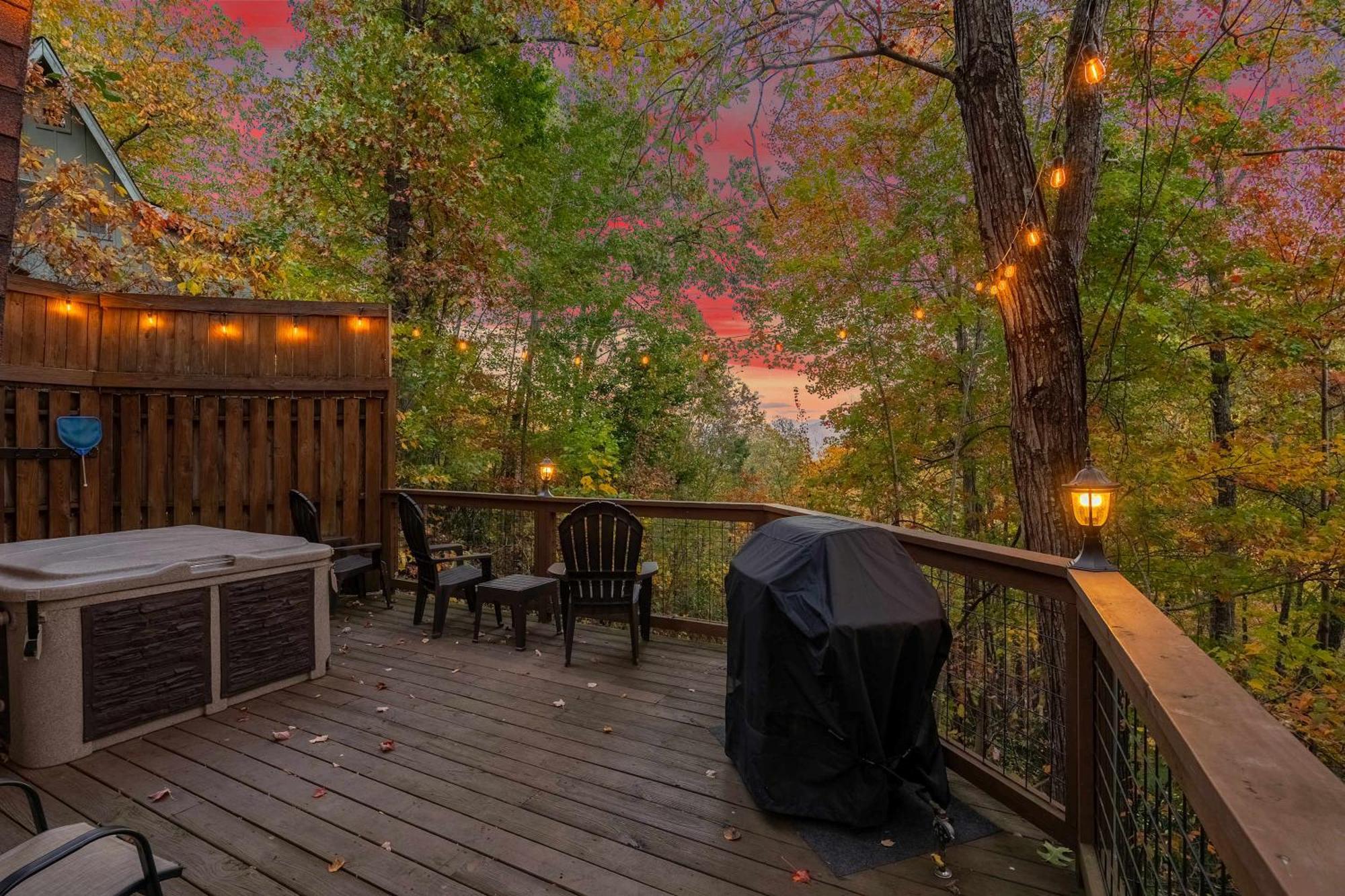 Holiday home 3 Miles To Gsmnp & Dtwn Good Views Hottub A-frame *