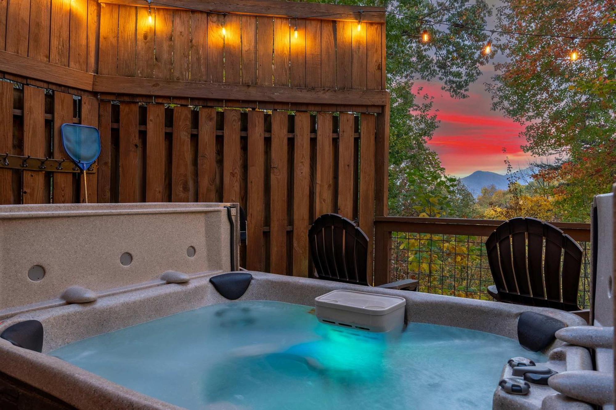 3 Miles To Gsmnp & Dtwn Good Views Hottub A-frame Holiday home