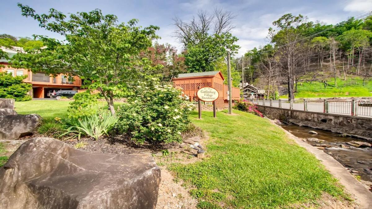 Downtown Prime Location Walk Everywhere In Gatlinburg3bed3bath Sleeps 8 *