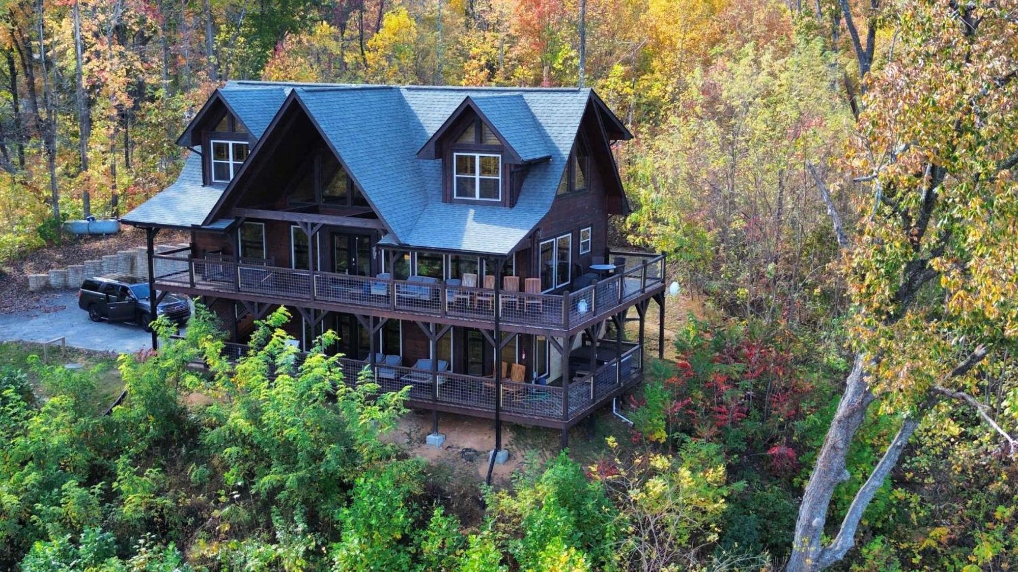 The Solstice - Amenities Galore Mountain Retreat Holiday home