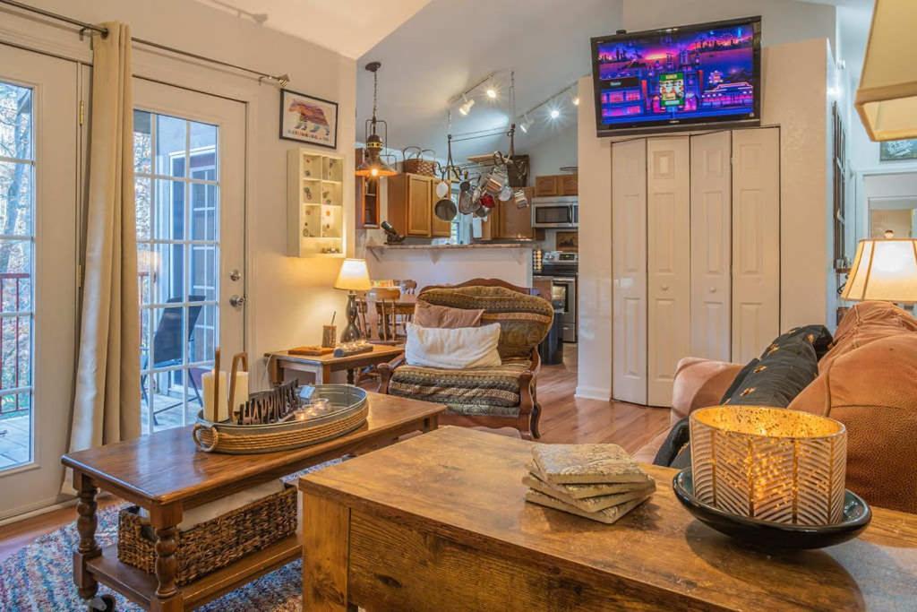 New Listing Sasquatch F Chalet
