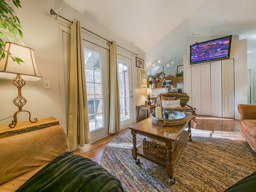New Listing Sasquatch F Chalet