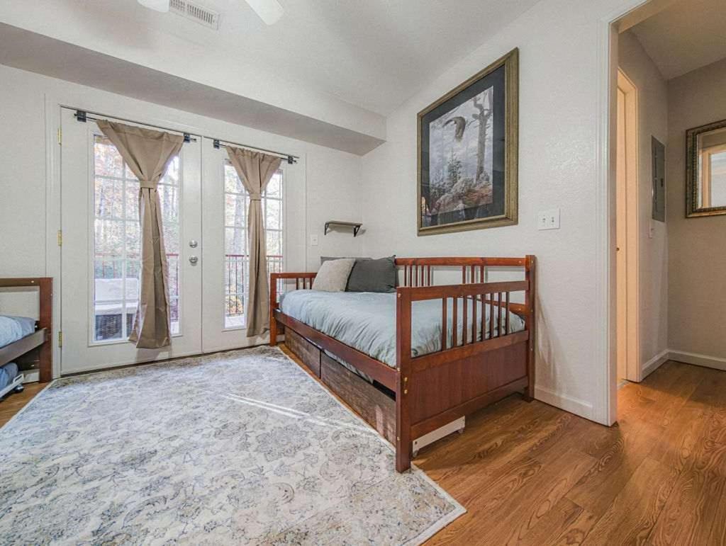 New Listing Sasquatch F Chalet