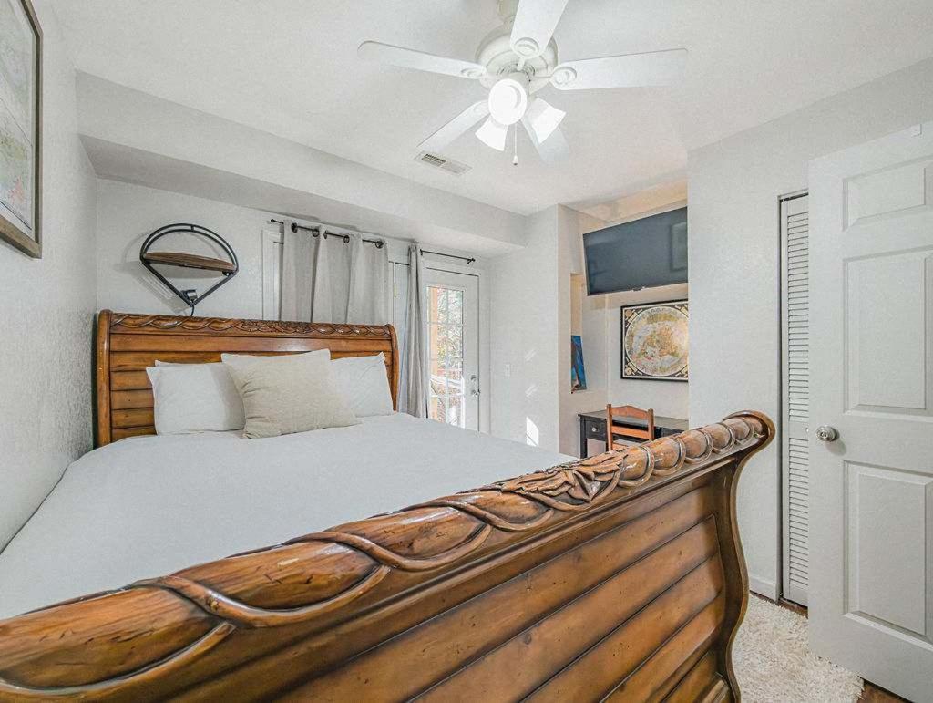 New Listing Sasquatch F * Gatlinburg