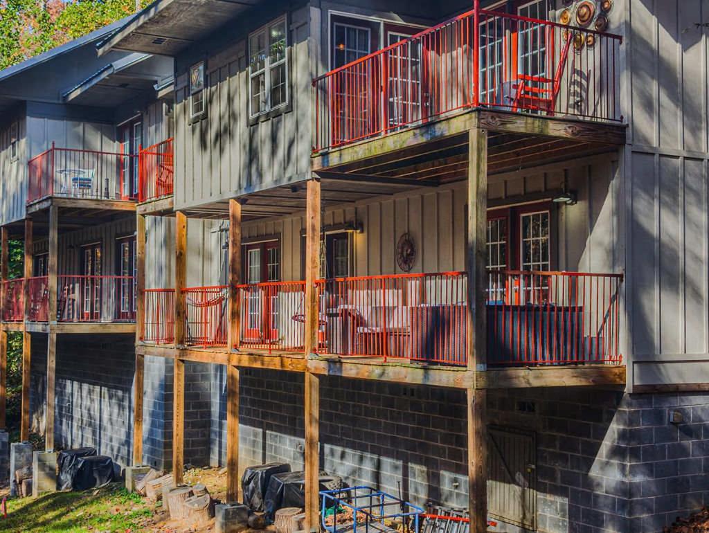 New Listing Sasquatch F Chalet