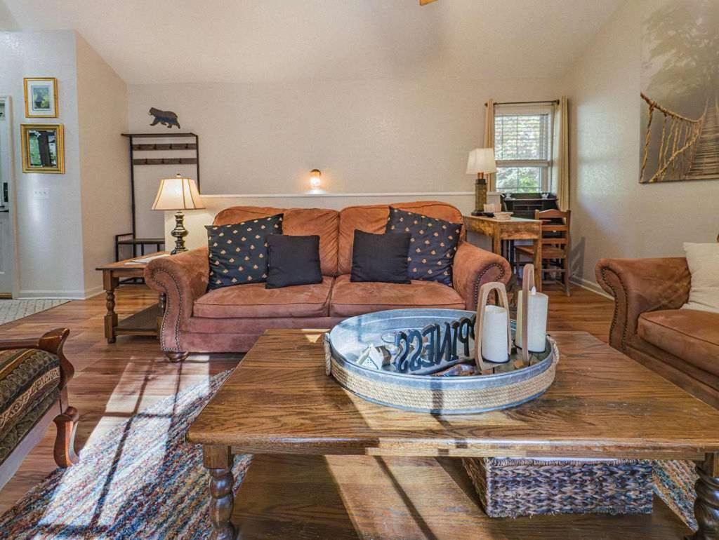 New Listing Sasquatch F Chalet Gatlinburg
