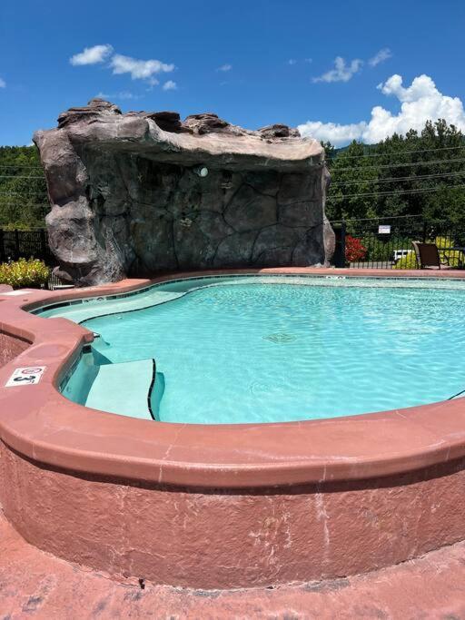 Flat Roads, Mountain View, Full Gym And Tennis Court Apartment *
