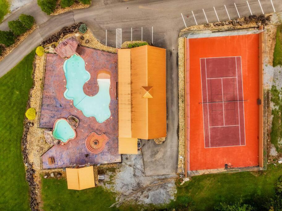 Apartment Flat Roads, Mountain View, Full Gym And Tennis Court *