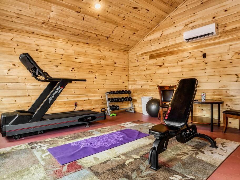 Flat Roads, Mountain View, Full Gym And Tennis Court Apartment Gatlinburg