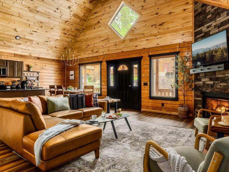 Flat Roads, Mountain View, Full Gym And Tennis Court Gatlinburg