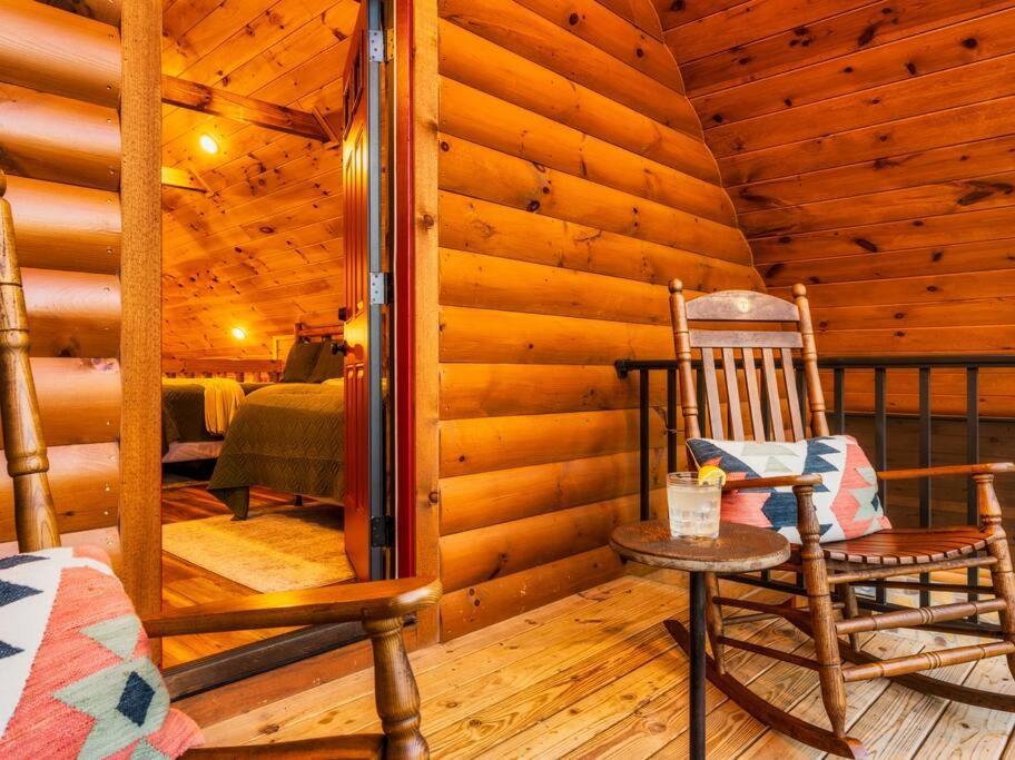 Flat Roads, Mountain View, Full Gym And Tennis Court Apartment Gatlinburg