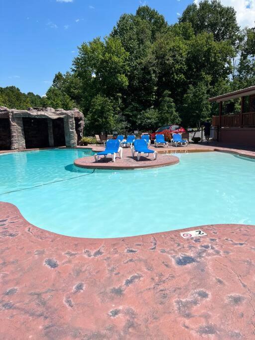 Flat Roads, Mountain View, Full Gym And Tennis Court *