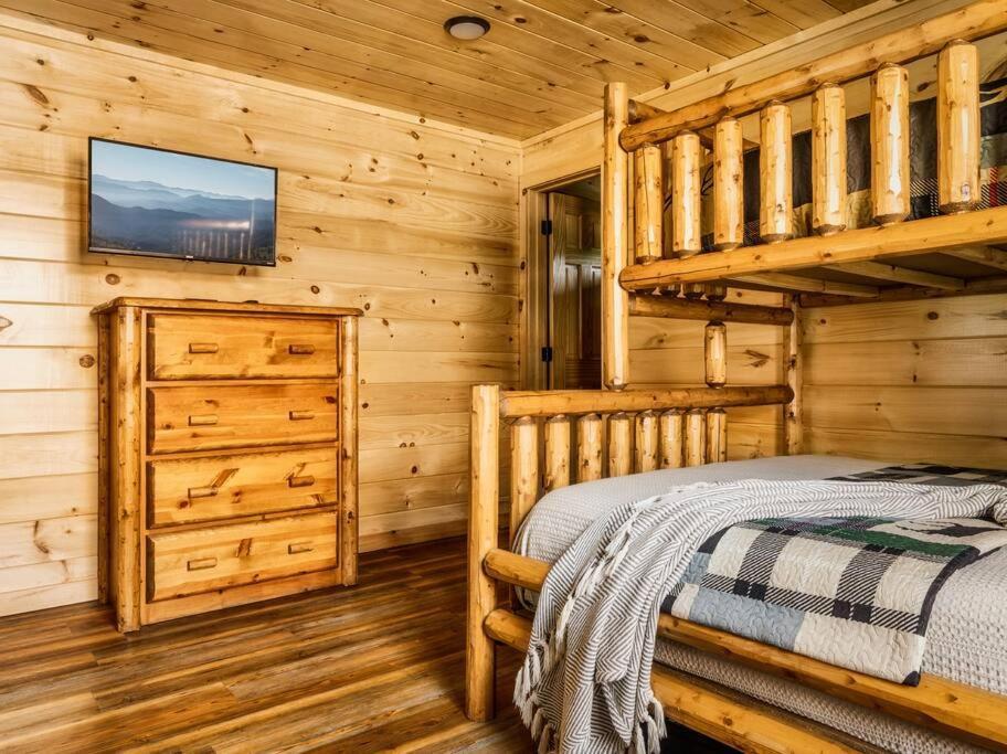 Flat Roads, Mountain View, Full Gym And Tennis Court Apartment Gatlinburg