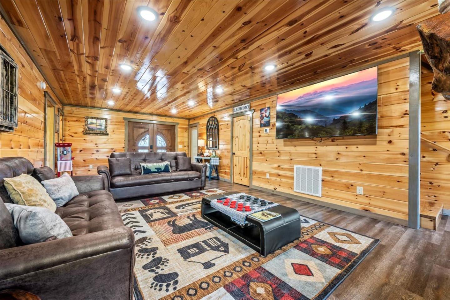 Holiday home Indoor Pool, Volleyball Beach, Mountain View, Luxury Gatlinburg