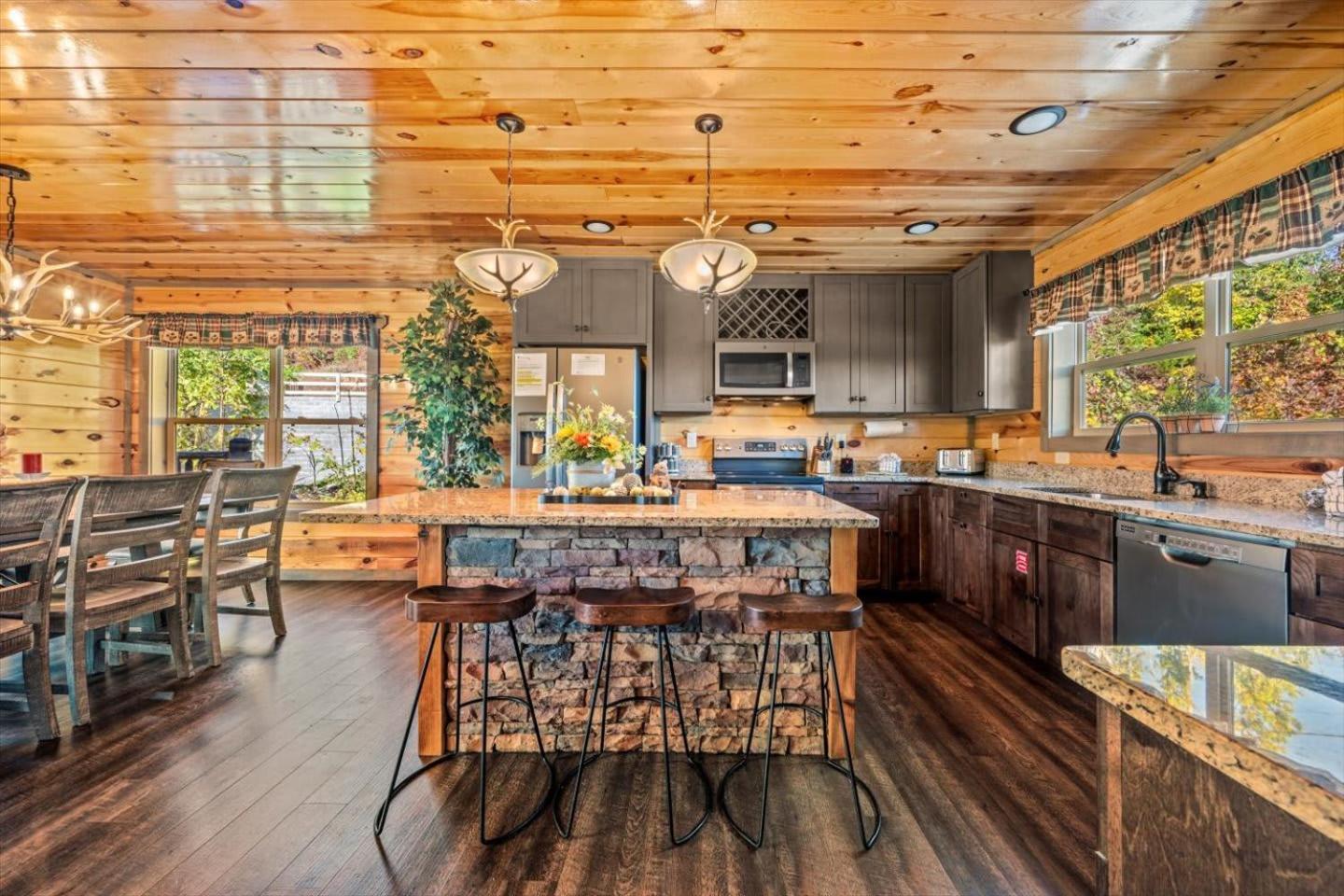 Indoor Pool, Volleyball Beach, Mountain View, Luxury Holiday home Gatlinburg