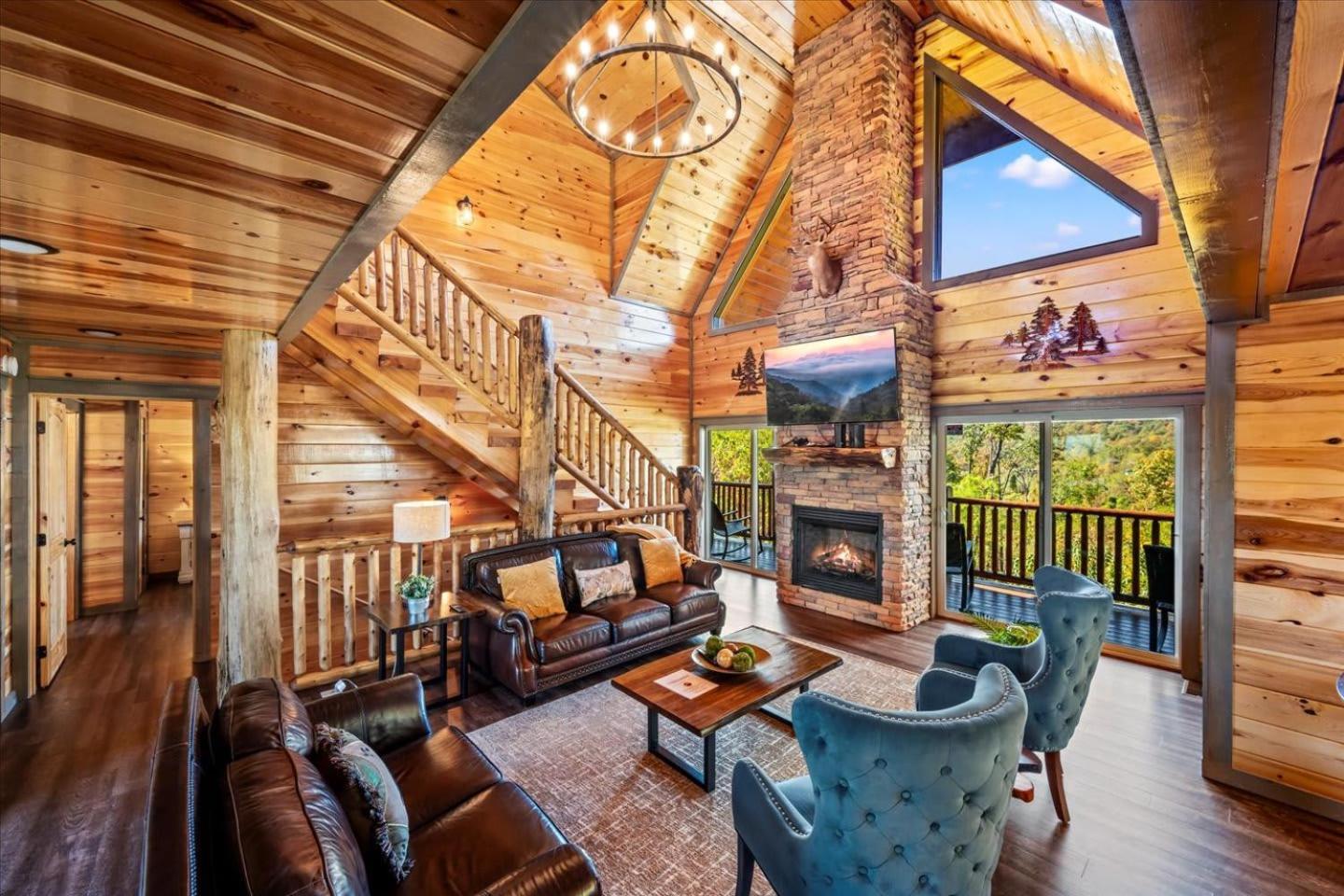 Holiday home Indoor Pool, Volleyball Beach, Mountain View, Luxury Gatlinburg