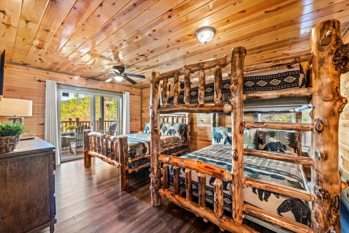 Indoor Pool, Volleyball Beach, Mountain View, Luxury Holiday home *
